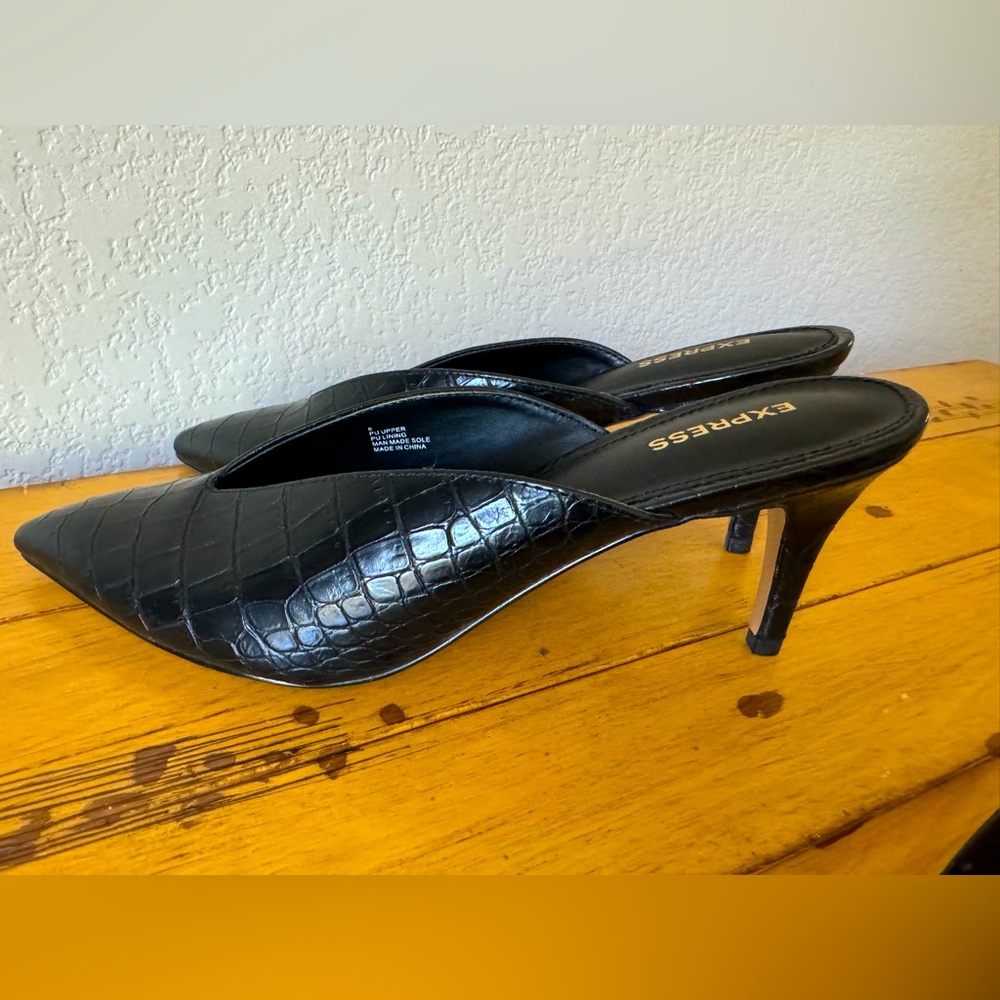 NWT Express Size 8 Pointy Heel Stilettos Mule Style